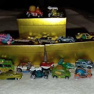 Hot Wheels Lot Of 16 food and dessert car series